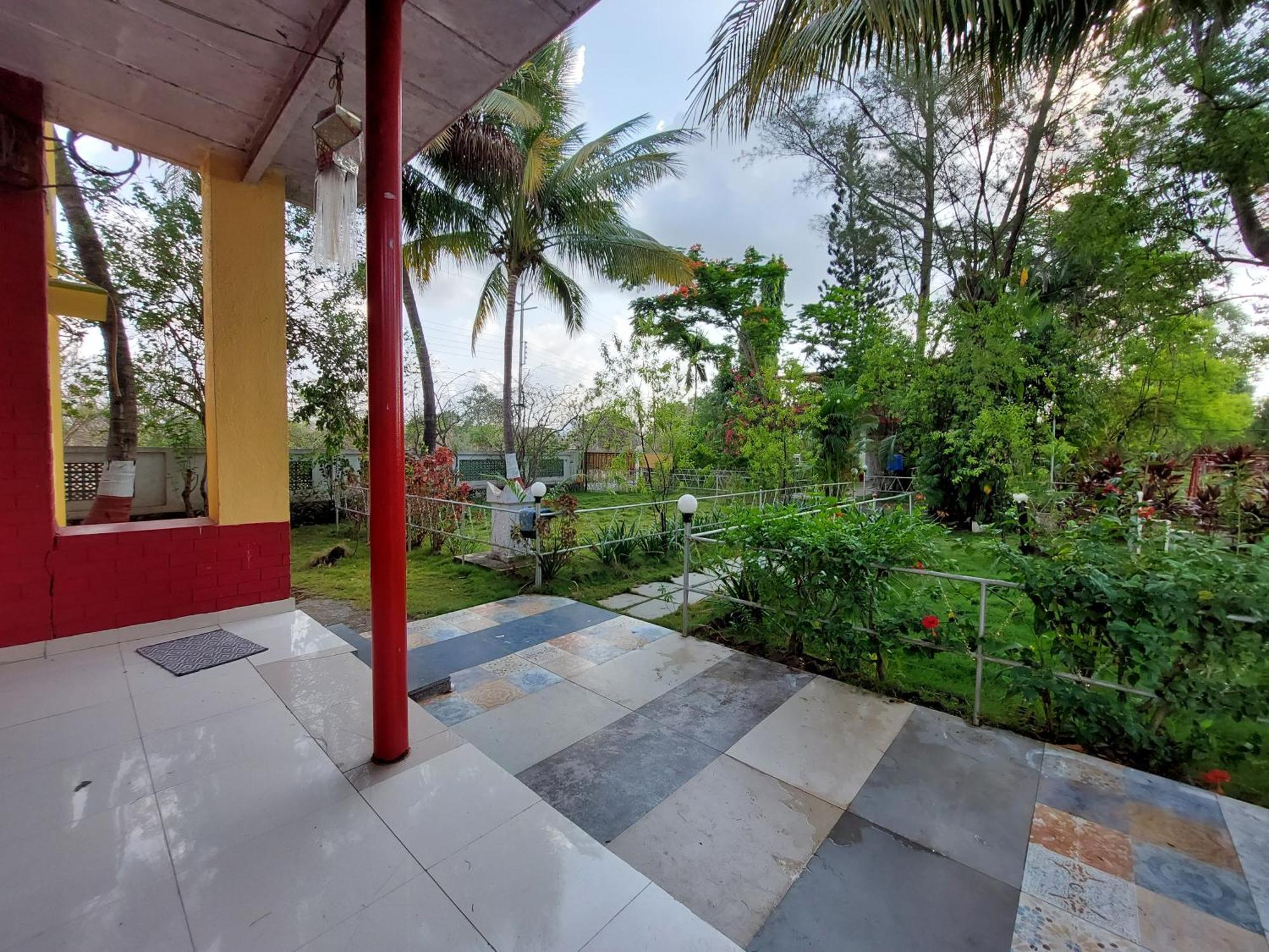 Prajakta Rest House Alibag Bilik gambar